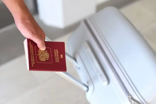 Отмена депортации (административного выдворения) через суд: практика ВС РФ
