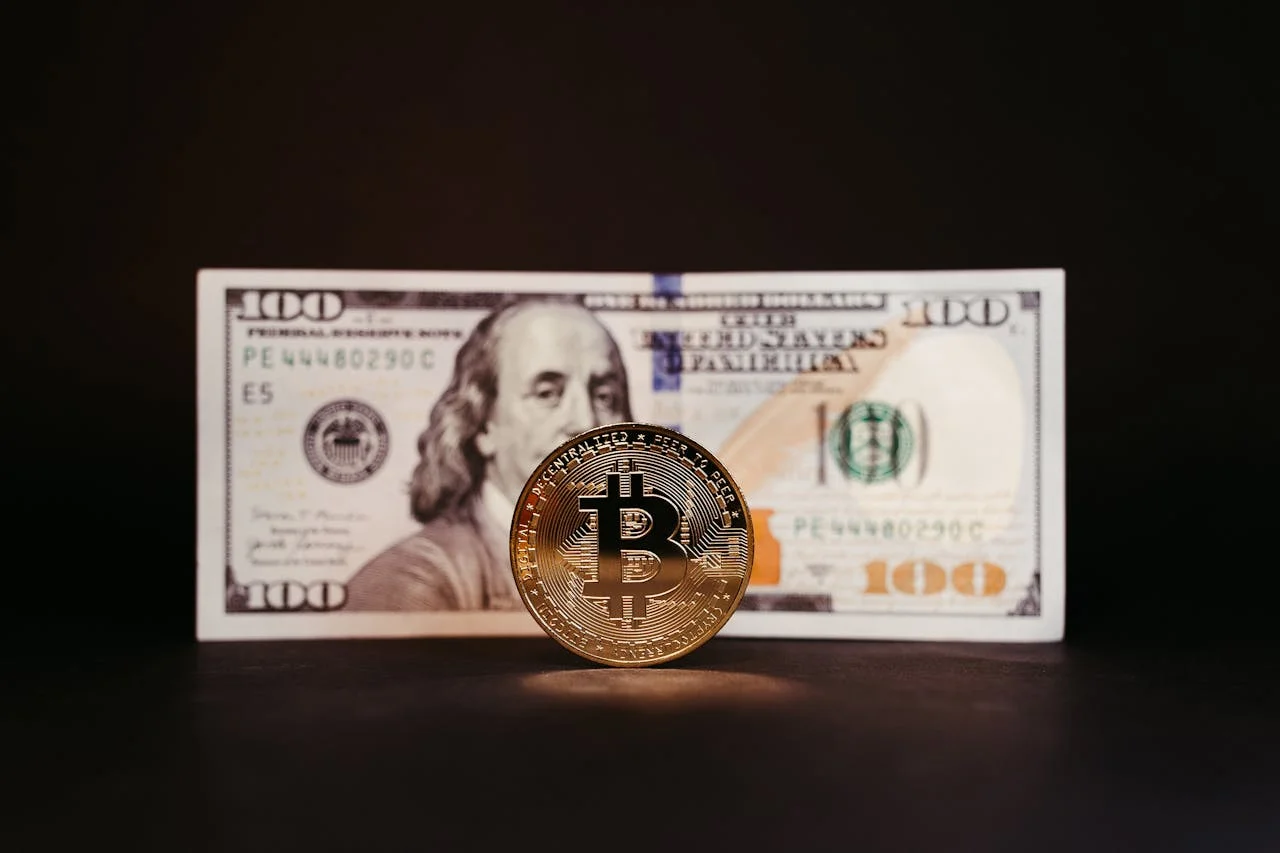 Минфин возвращает валютные интервенции по бюджетному правилу с мая