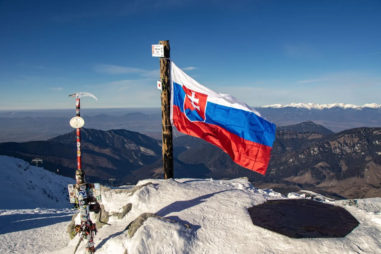 Словакия ограничила прием документов на шенген для россиян